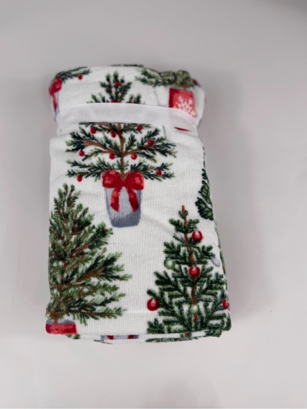 5 PC Laura Ashley Christmas Tree and Red Bow Towel Set - Picture 7 of 16